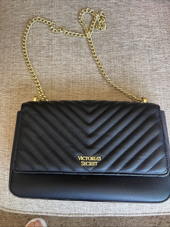 Victoria's Secret Handbags - Victoria's Secret Black Quilted Crossbody with Gold Chain